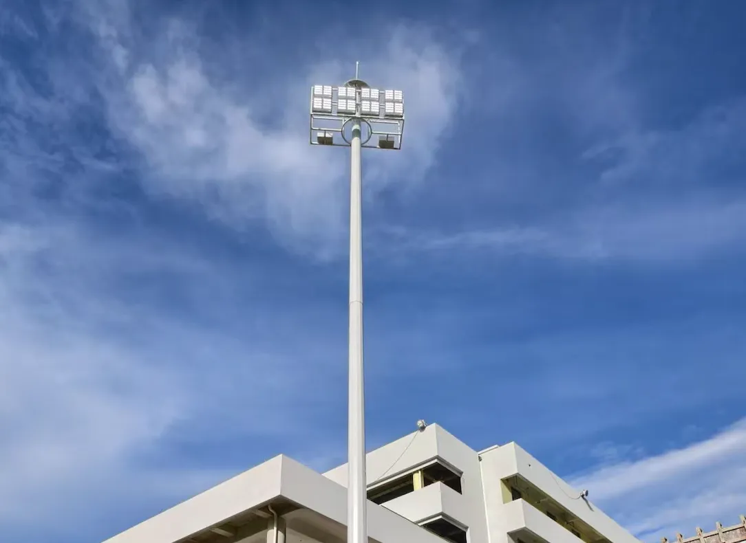 INBRIT 25m High Mast Lighting Case:  Professional Nighttime Lighting for Sports Field
